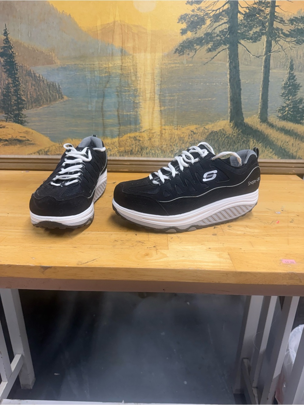 Skechers Shape-ups women's leather upper Black Lace-Up sneakers, size 8